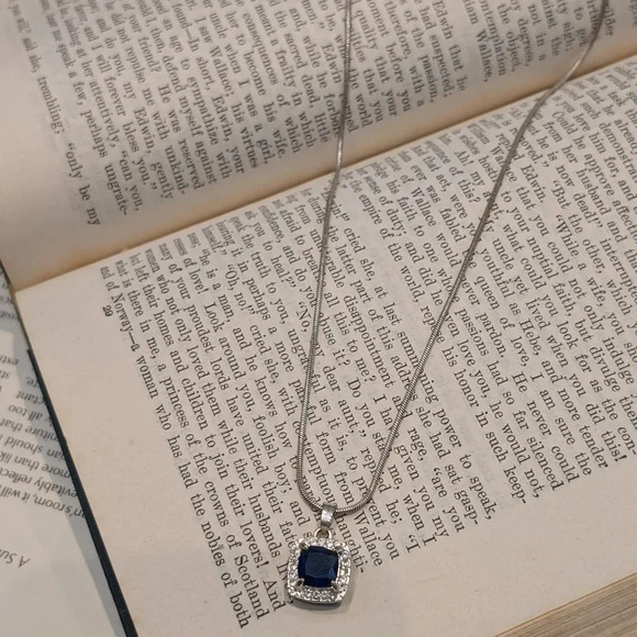 Elegant Silver Necklace with Blue Gemstone - Picture 7 of 7